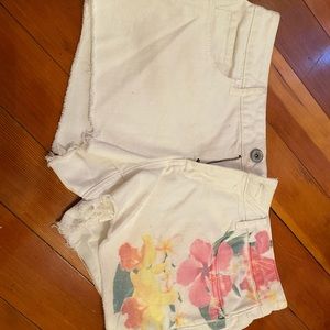 Aeropostale size 11/12 white flowered shorts